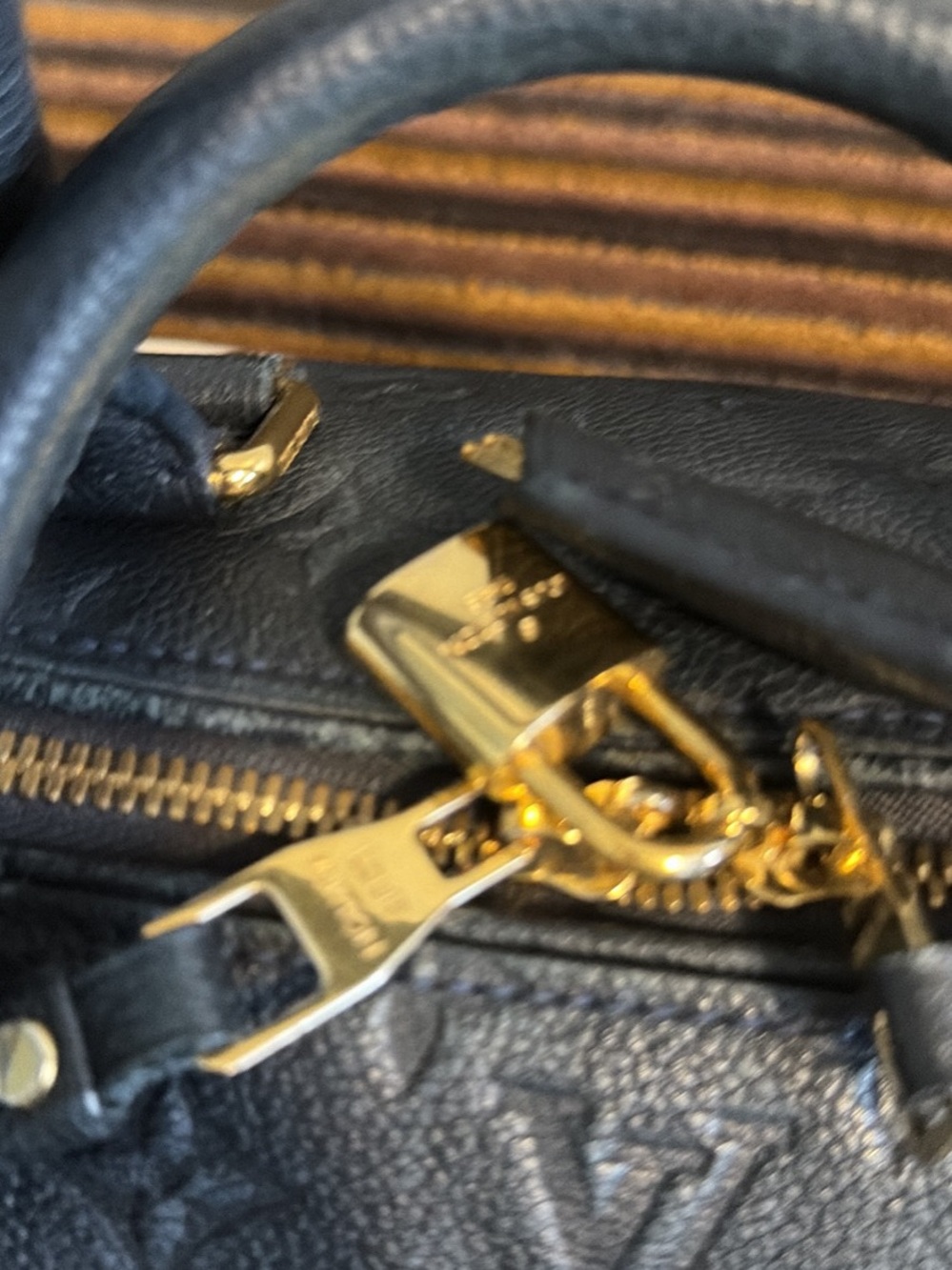 Louis Vuitton Black Monogram Embossed Leather Speedy 25 Bandoulière - Picture 2 of 4